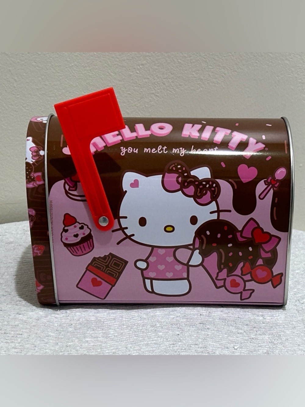 NEW!!! Sanrio Hello Kitty “You Melt My Heart” Classic Tin Mailbox (NWT)